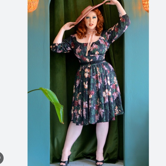 NWT! 2X Marie-Thérèse Peasant Dress in Dark Bella Roses - Picture 1 of 10